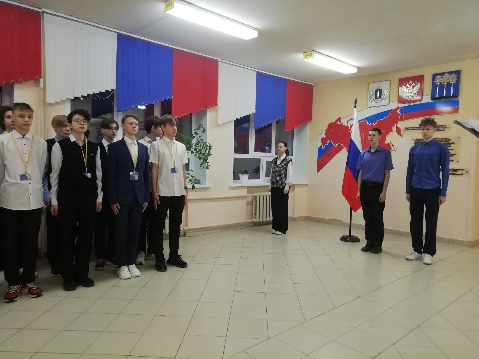 ТОРЖЕСТВЕННАЯ ЛИНЕЙКА, ПОСВЯЩЕННАЯ ВЫНОСУ ГОСУДАРСТВЕННОГО ФЛАГА РОССИЙСКОЙ ФЕДЕРАЦИИ.
