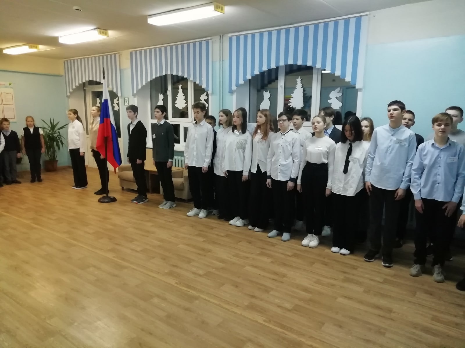 ТОРЖЕСТВЕННАЯ ЛИНЕЙКА, ПОСВЯЩЕННАЯ ВЫНОСУ ГОСУДАРСТВЕННОГО ФЛАГА РОССИЙСКОЙ ФЕДЕРАЦИИ.